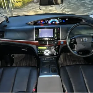 2014 Toyota Estima Hybrid MPV with Leather Seats and Heated Seats - Image 8