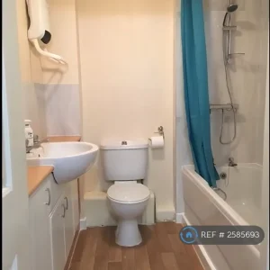 1 bedroom flat in Doughty Close, DY4 - Image 7