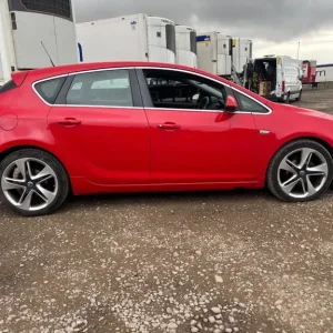 2015 Vauxhall Astra 16V Limited Edition 5-door hatchback - Image 2