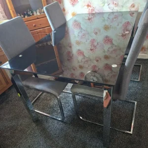 Julian Bowen Dining table with 4 chairs - Image 3