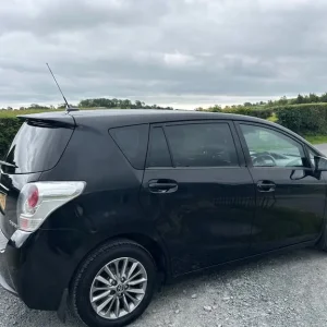Toyota VERSO 2017 MPV manual diesel - Image 2