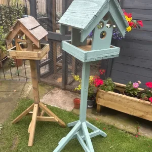 Bird table made from recycled timber - Image 2