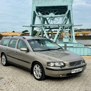 2004 Volvo V70 2.4 SE 5-door Automatic Estate - Image 2