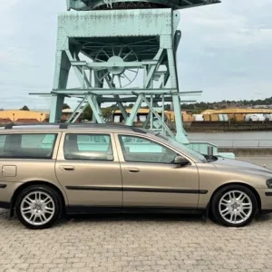2004 Volvo V70 2.4 SE 5-door Automatic Estate - Image 4