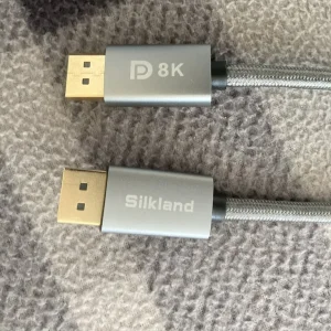 DisplayPort cables plus 2 displayPort items - Image 2