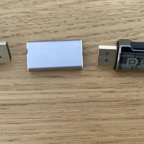 DisplayPort cables plus 2 displayPort items