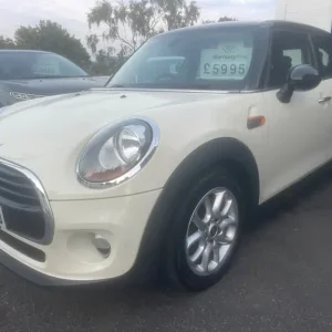 2017 MINI Hatch 1.5 Cooper 5dr Petrol Manual - Image 4