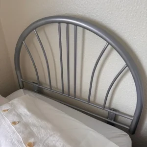 2 single headboards - Image 2