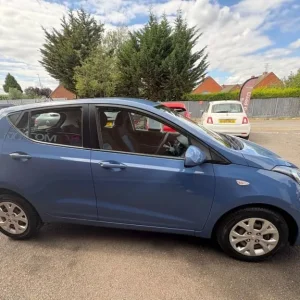 Hyundai i10 1.0 SE Blue 5-door Hatchback - Image 4