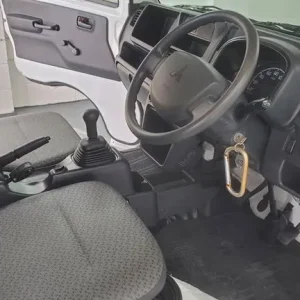 Mitsubishi Minicab Pickup 650cc 4WD 2014 Japanese Import - Image 5