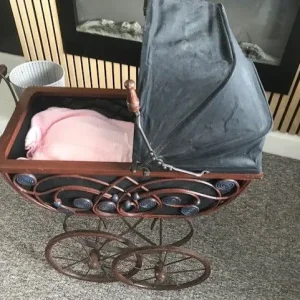 Replica Victorian Pram - Image 2