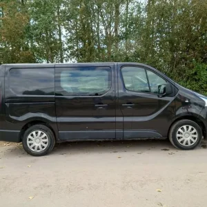 2015 Renault Trafic Crew Cab 6-Seater with A/C and Sensors - Image 4