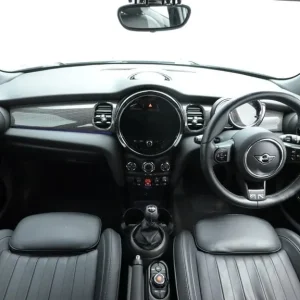 2021 MINI Cooper Exclusive 1.5 Petrol Manual Hatchback - Image 2