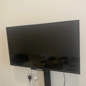 33” TV - Image 2