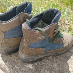 Ladies walking boots size 4 - Image 2