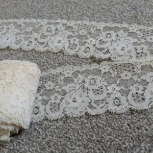Cream lace 6.3 x 460 cm - Image 2