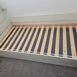 Trundle bed