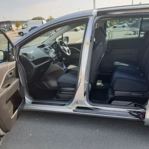2012 Mazda 5 MPV 5-door manual - Image 6