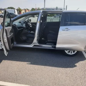 2012 Mazda 5 MPV 5-door manual - Image 7