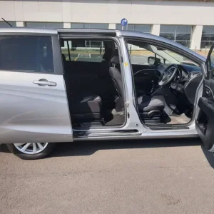 2012 Mazda 5 MPV 5-door manual - Image 8