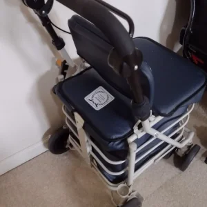 Shopping trolley/walker with cushioned seat - Image 2