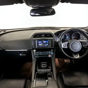 2018 Jaguar F-Pace 2.0 D180 R-Sport Auto Euro 6 5-door - Image 3