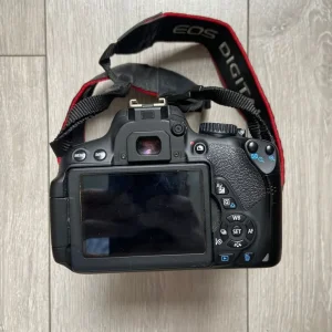 Canon EOS 650D DSLR Camera - Image 3
