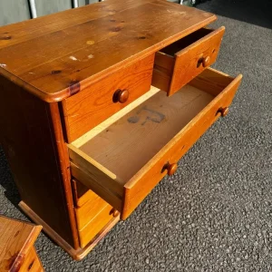 Pine chest of drawers 2 over 4 - Image 3