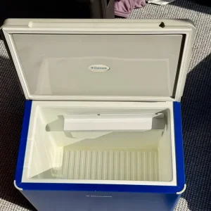 Dometic 3-way camping fridge with gas setup - Image 2