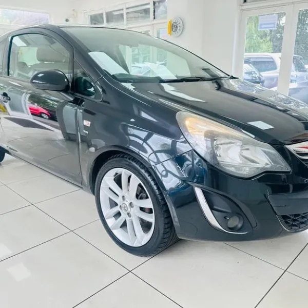 2014 Vauxhall Corsa 1.4 16V SXi Euro 5 3-door hatchback with manual gearbox and air conditioning