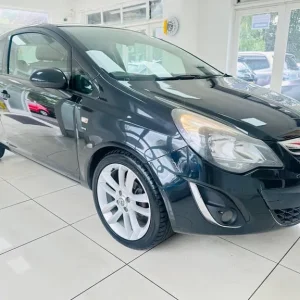 2014 Vauxhall Corsa 1.4 16V SXi Euro 5 3-door hatchback with manual gearbox and air conditioning