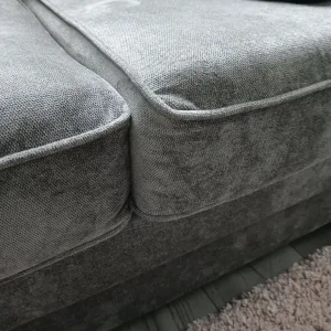 Corner sofa with good size and comfortable seating - Image 2