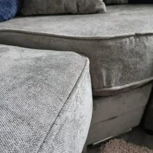 Corner sofa with good size and comfortable seating - Image 3