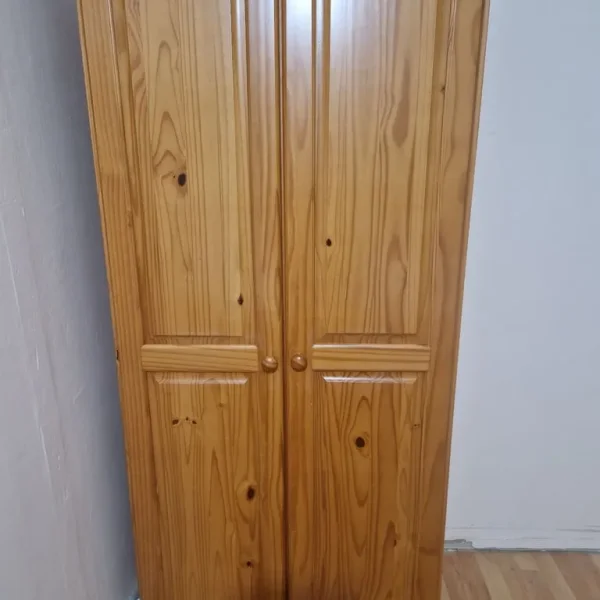 Bedroom furniture set