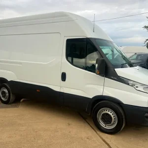 2022 Iveco Daily 2.3D HPI 14V 35S 3520 Panel Van 5dr Diesel Manual MWB H2 Euro 6 (s/s) - Image 2