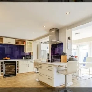 Three Bedroom House in Cheltenham - Image 5