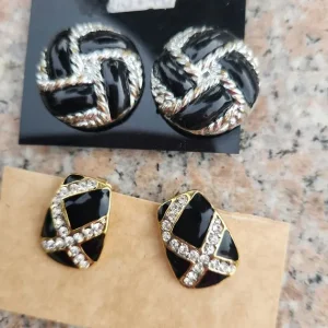 8 PAIRS OF BLACK AND DIAMONTE CLIP-ON EARRINGS - Image 4