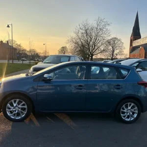 2016 Toyota Auris VVT-I Business Edition Hatchback - Image 2