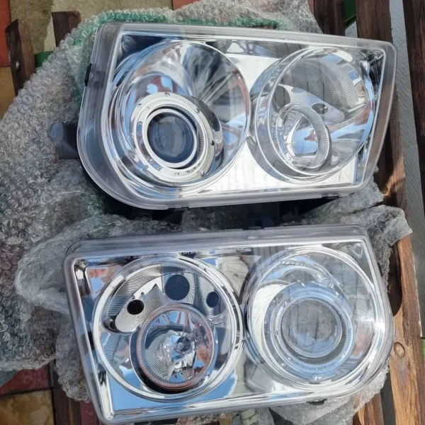 Pair of new headlights for Chrysler 300c