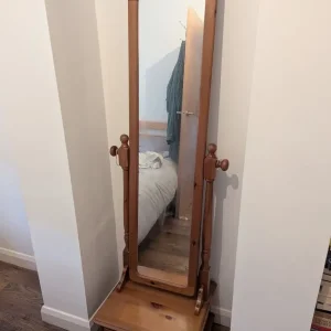Standing mirror