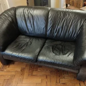 matching black leather sofa and chair - Image 2