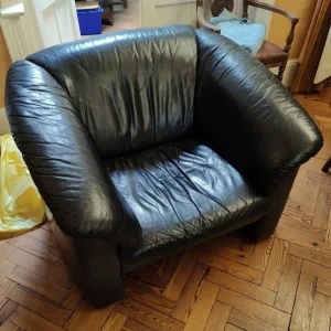 matching black leather sofa and chair