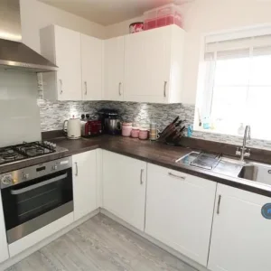 2 bedroom flat in Fullers Ground, Eagle Farm South - Image 3