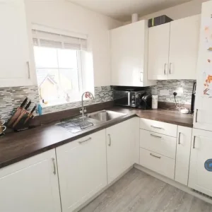 2 bedroom flat in Fullers Ground, Eagle Farm South - Image 4