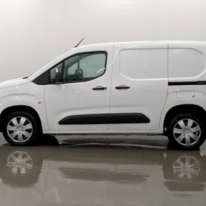 2020 Vauxhall Combo Turbo D 2000 Sportive Panel Van Diesel Manual - Image 3