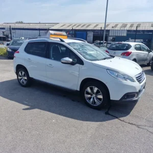 2015 Peugeot 2008 1.2 PureTech Allure 5-door hatchback