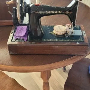 Vintage Singer Sewing Machine - Image 3