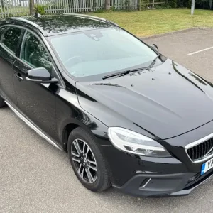 2017 Volvo V40 Cross Country 2.0 D4 Nav Plus Euro 6 (s/s) 5dr Hatchback Diesel Manual - Image 3