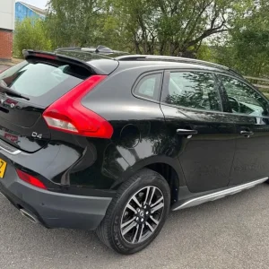 2017 Volvo V40 Cross Country 2.0 D4 Nav Plus Euro 6 (s/s) 5dr Hatchback Diesel Manual - Image 5