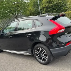 2017 Volvo V40 Cross Country 2.0 D4 Nav Plus Euro 6 (s/s) 5dr Hatchback Diesel Manual - Image 8
